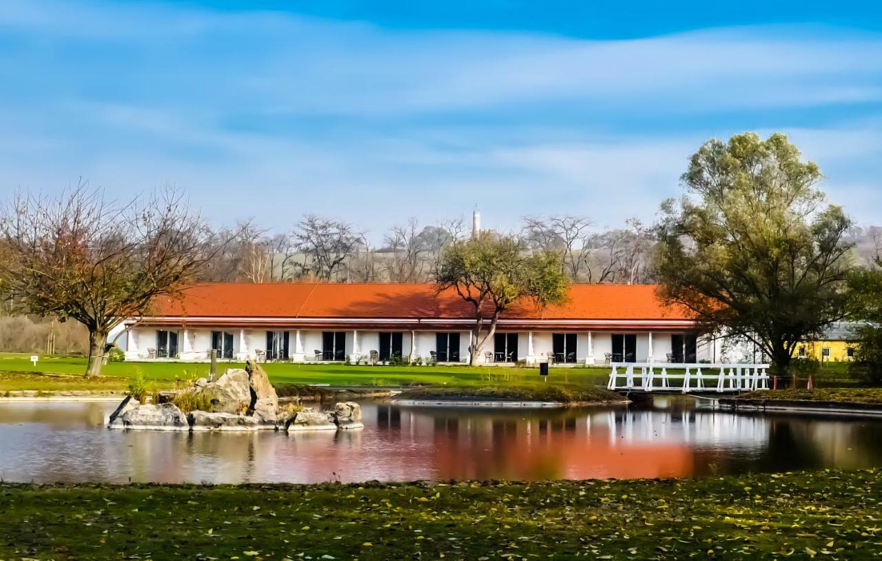 Pannonia Golf & Country Club Bed & Breakfast Alcsutdoboz Dış mekan fotoğraf